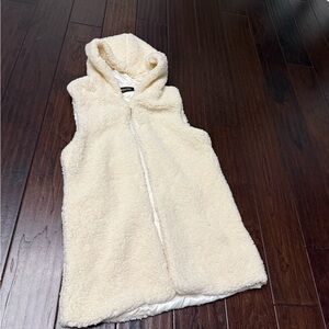 NEW WITHOUT TAG COZY VEST SIZE S